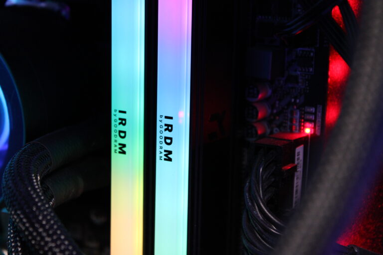 RAM GOODRAM IRDM RGB DDR4, 2x8GB a 3600MHz